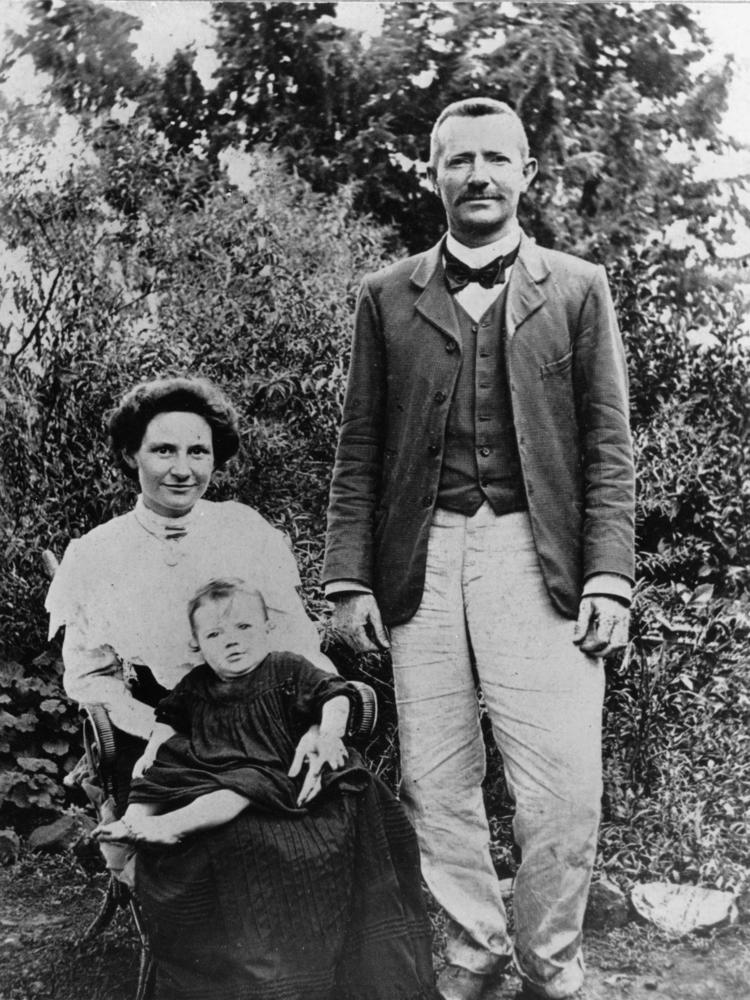 The Grehan family of Swan Creek, Queensland, 1905, original