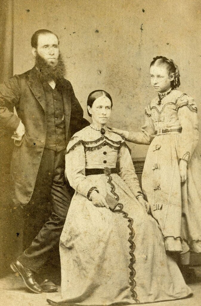 A family in Stonehouse, Plymouth, 1880s, original