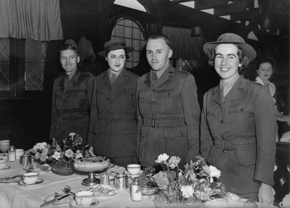 Lieutenant Arnold Just and Private Verlie Tainton with their attendants after their wedding, Brisbane, 1942, original